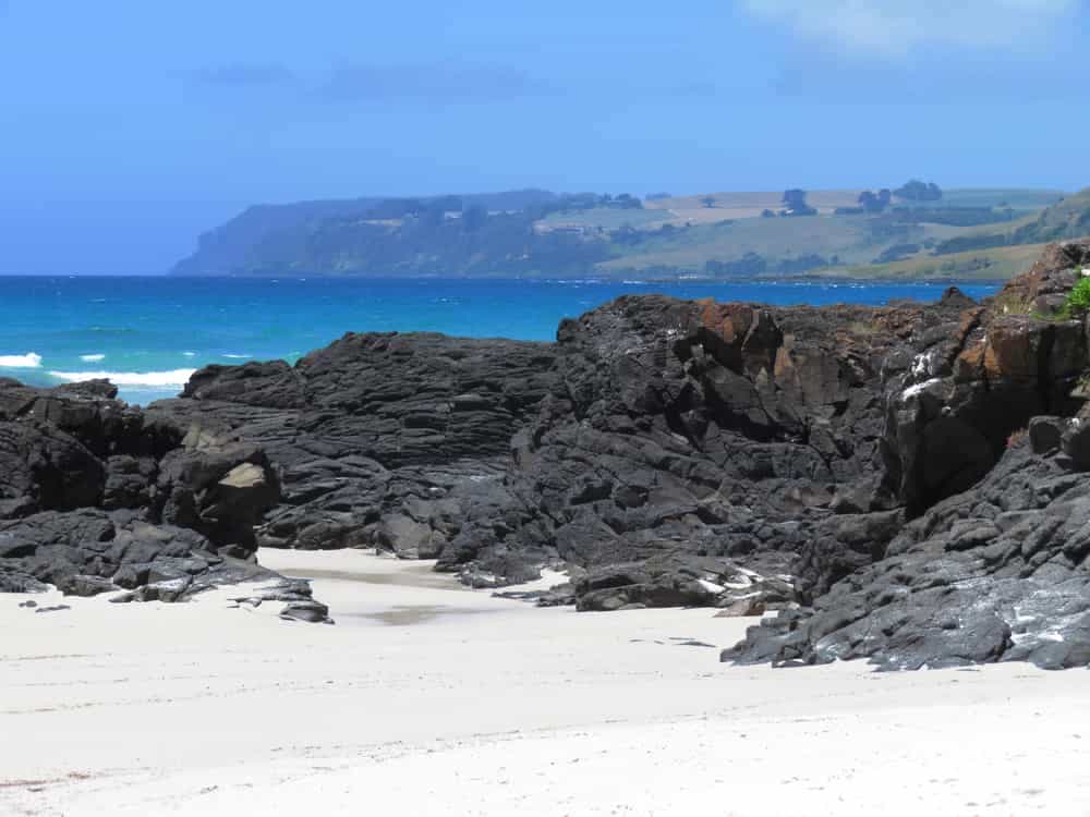 Tasmania 2019 07—Rocks at Boat Harbour beach